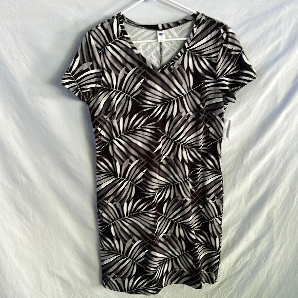 Old Navy black/gray/white palmetto design knee length dress